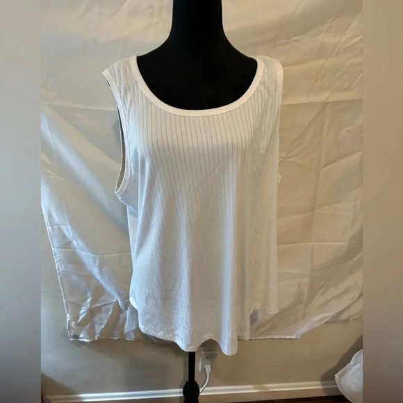 Kristen Nicole, 3XL women’s white tank top decorative buttons on the back - Picture 5 of 5